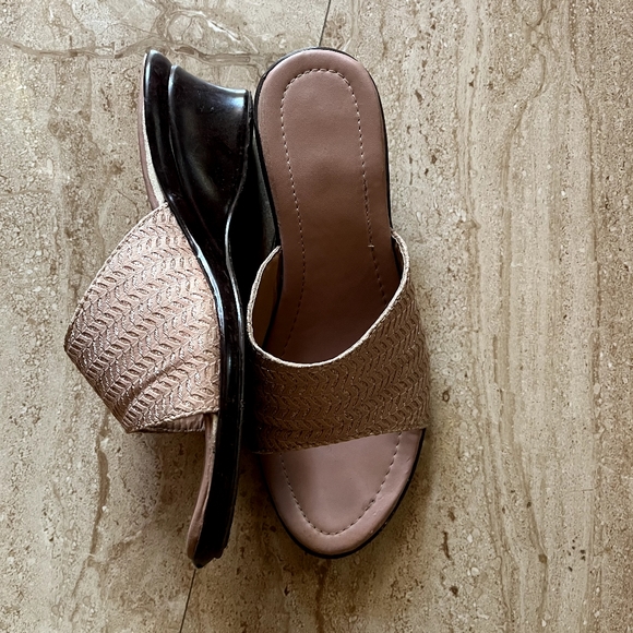 Sandles - Picture 2 of 6